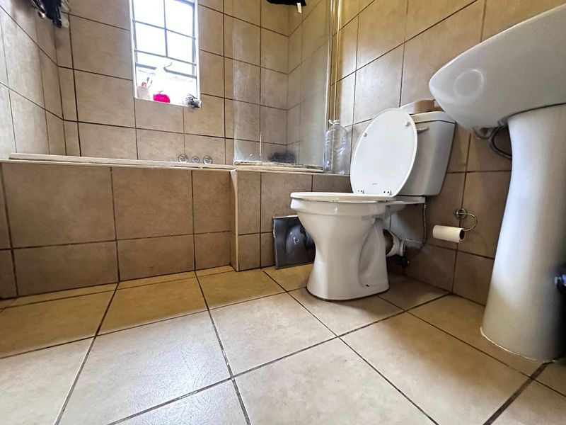 2 Bedroom and 1 Bathroom available for you to buy Call us now!! - Photo 10