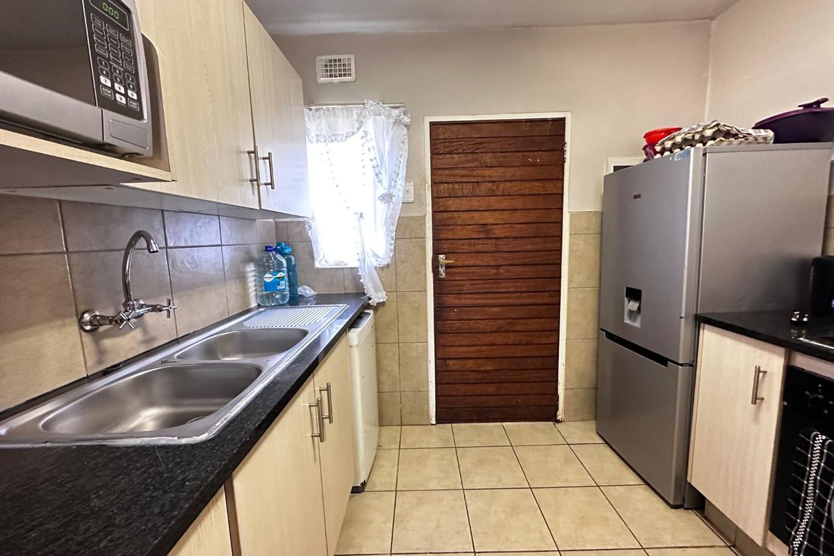 2 Bedroom and 1 Bathroom available for you to buy Call us now!! - Photo 2