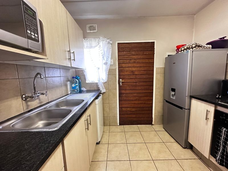 2 Bedroom and 1 Bathroom available for you to buy Call us now!! - Photo 2