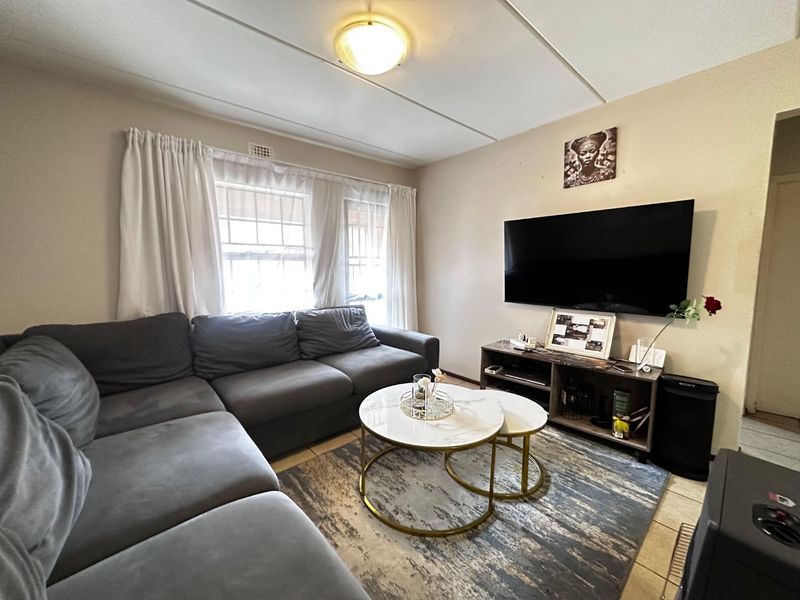 2 Bedroom and 1 Bathroom available for you to buy Call us now!! - Photo 5