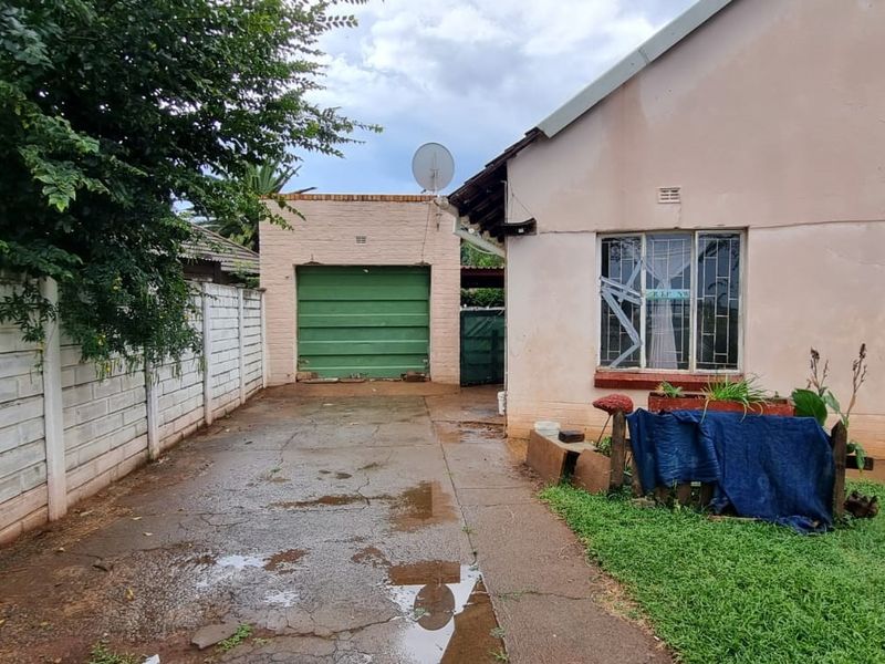 3 Bedroom House for sale in Stilfontein - Photo 2
