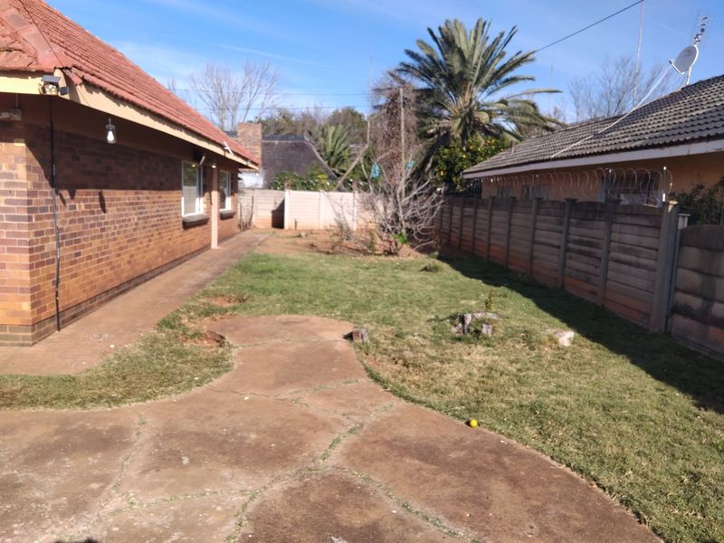 4 Bedroom house for Sale in Stilontein - Photo 3
