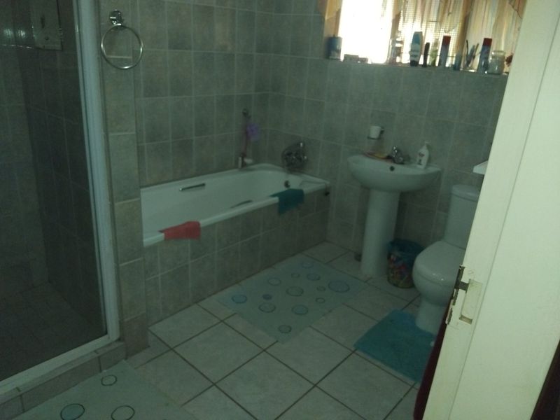 4 Bedroom house for Sale in Stilontein - Photo 8