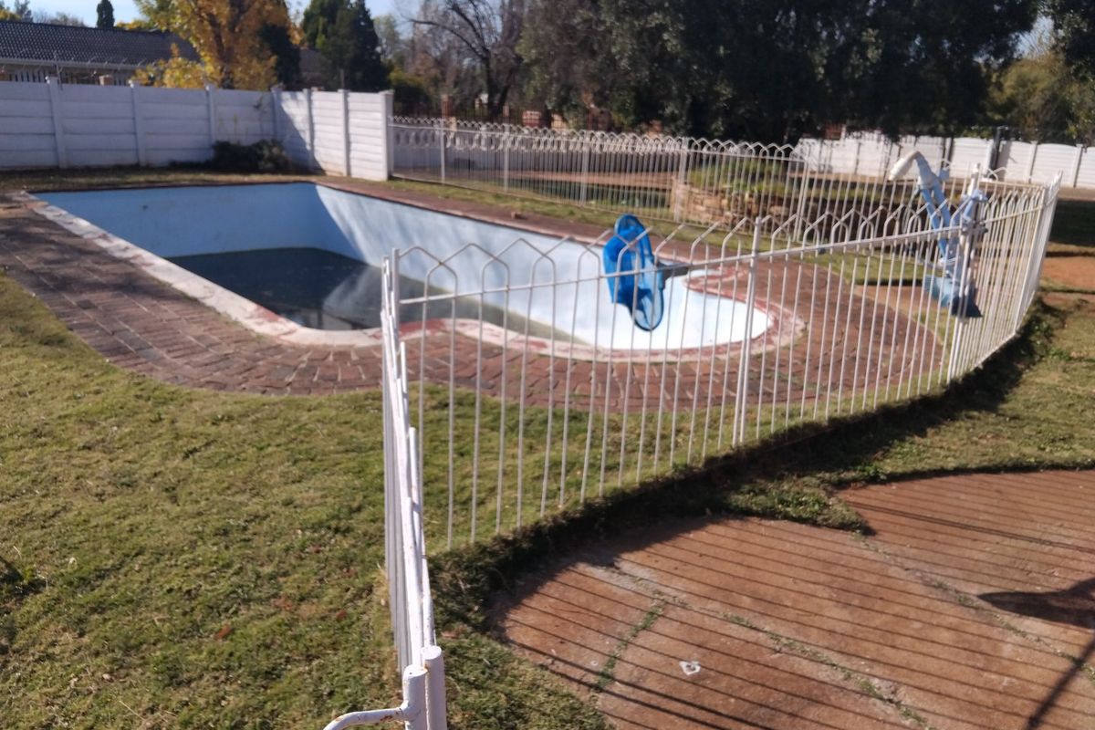 4 Bedroom house for Sale in Stilontein - Photo 2