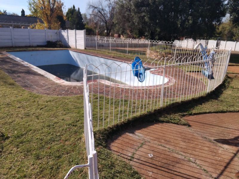 4 Bedroom house for Sale in Stilontein - Photo 2