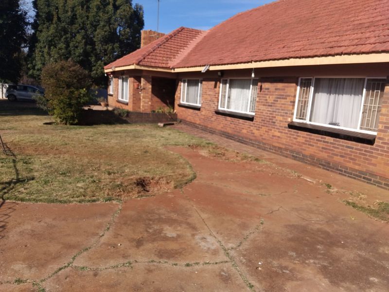 4 Bedroom house for Sale in Stilontein - Photo 1