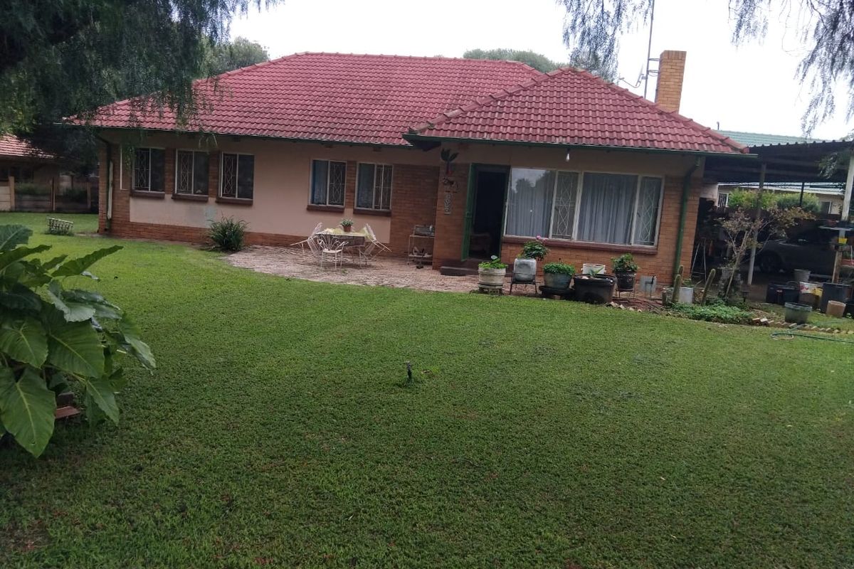 3 Bedroom House for Sale in Stilfontein - Photo 2
