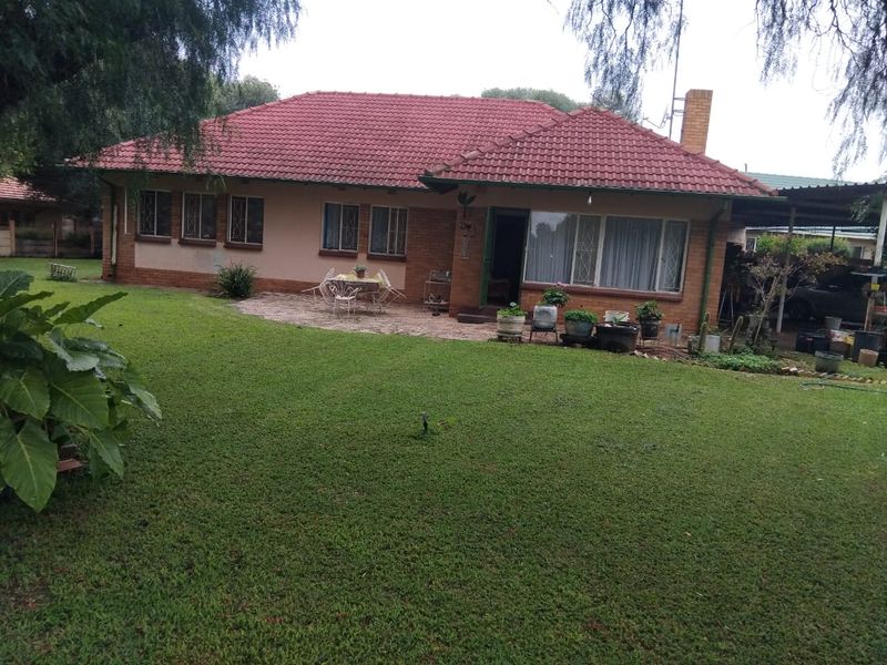 3 Bedroom House for Sale in Stilfontein - Photo 2