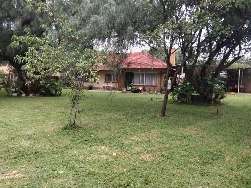 3 Bedroom House for Sale in Stilfontein - Photo 4