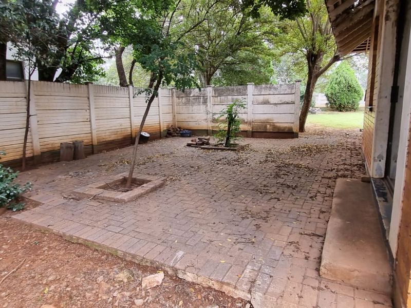 3 Bedroom House for Sale in Stilfontein - Photo 5