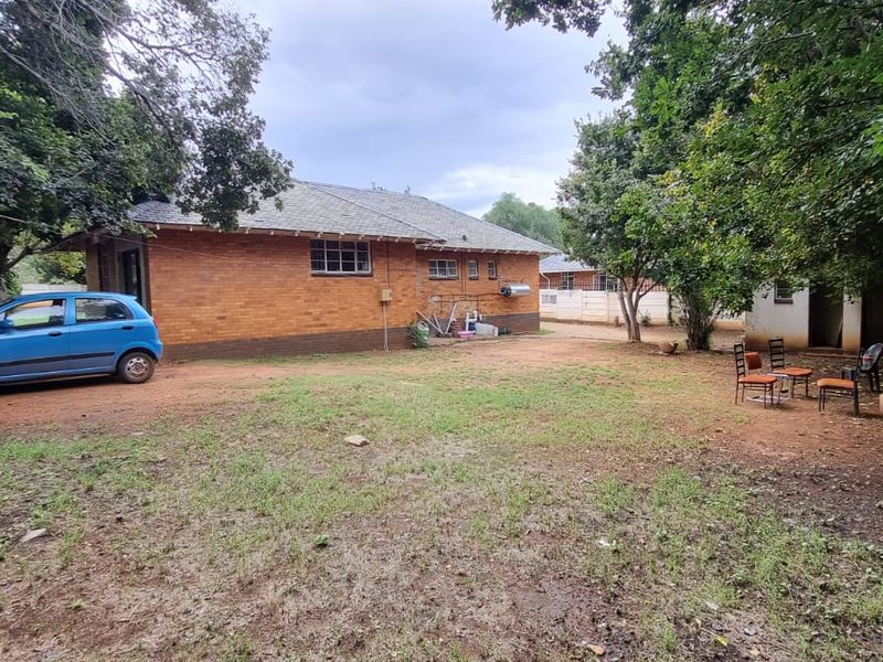 3 Bedroom House for Sale in Stilfontein - Photo 4