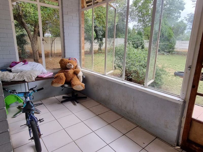 3 Bedroom House for Sale in Stilfontein - Photo 7