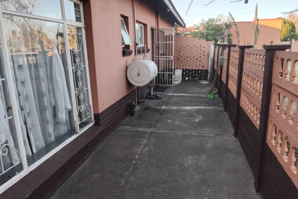 3 Bedroom Home with Braai and Secure Garden - Photo 4