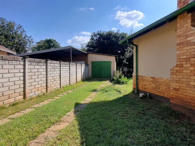 3 bedroom house for sale in Stilfontein - Photo 3
