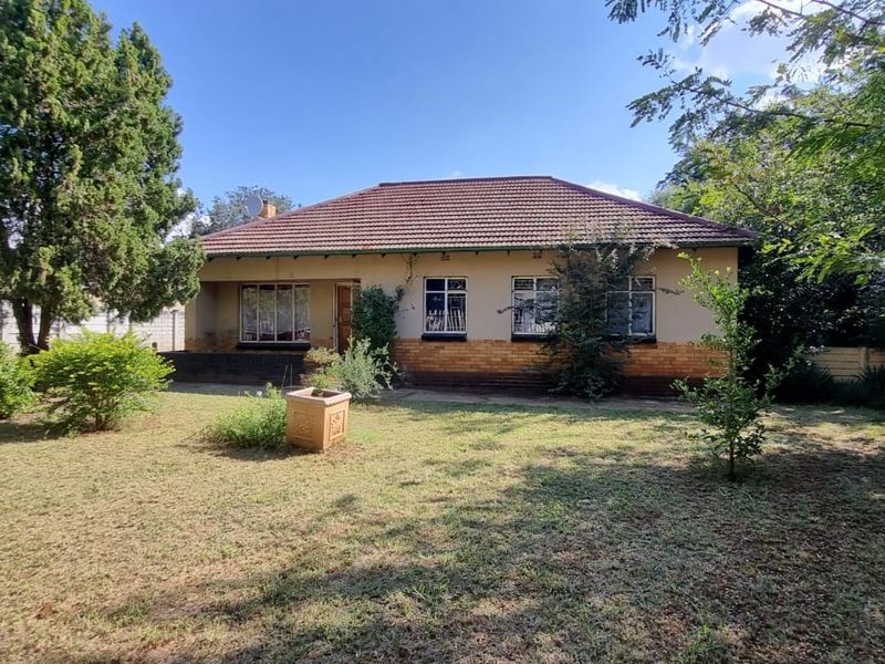 3 bedroom house for sale in Stilfontein - Photo 1