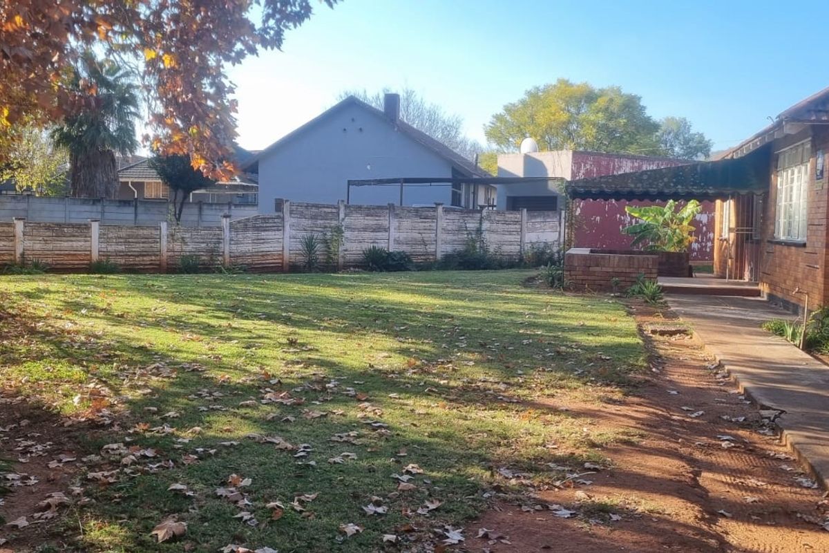 3 Bedroom House for Sale in Stilfontein - Photo 2