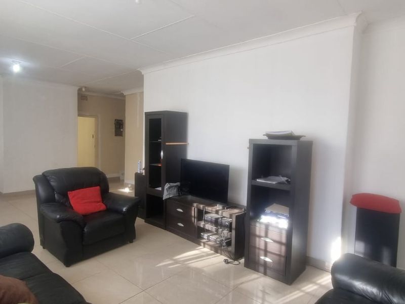 3 Bedroom House for Sale in Stilfontein - Photo 8
