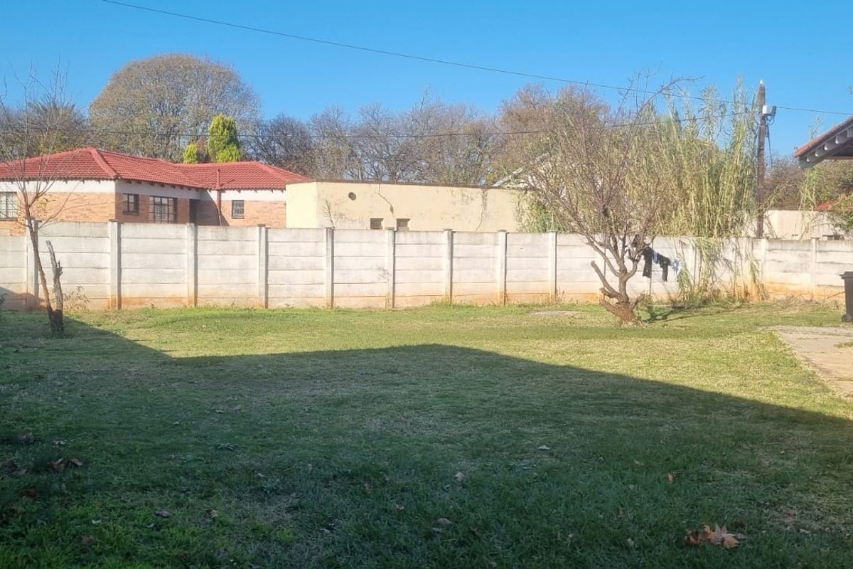 3 Bedroom House for Sale in Stilfontein - Photo 5