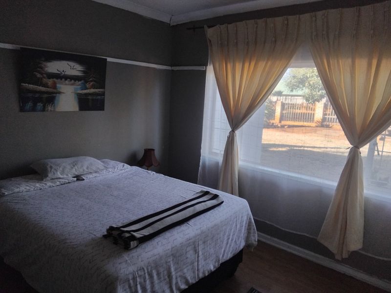 Charming Stilfontein Home  - Photo 10