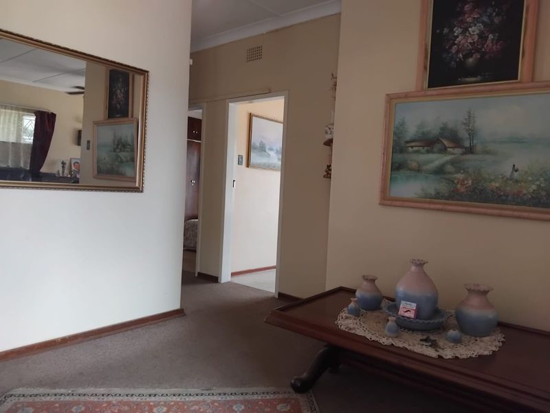 4 Bedroom family home with built in braai and pool vibe - Photo 10