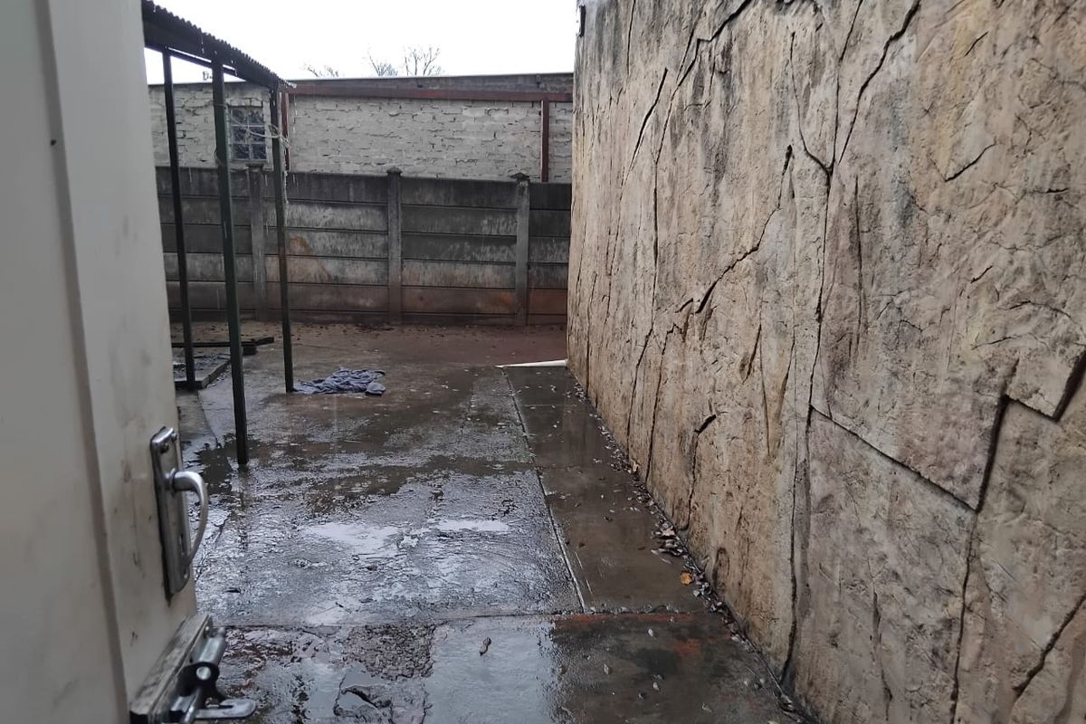 3 Bedroom House for Sale with 1 Bedroom Flat in Pienaarsdorp - Photo 5