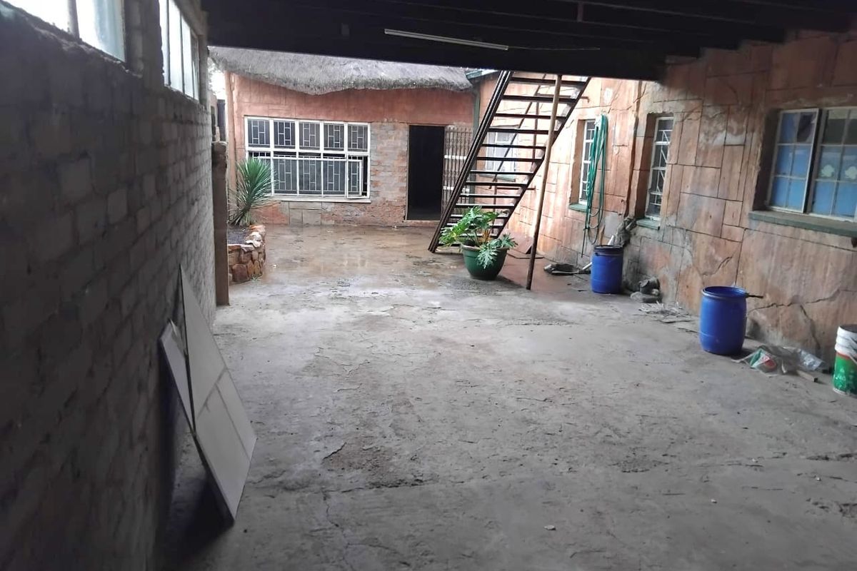 3 Bedroom House for Sale with 1 Bedroom Flat in Pienaarsdorp - Photo 3