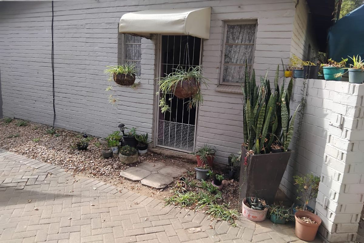 Family Home with Flatlet and Study - Photo 4