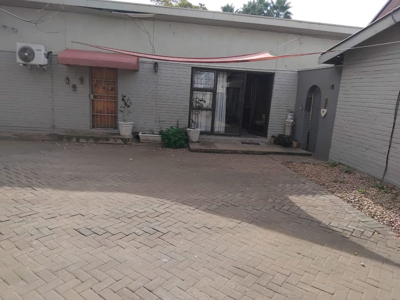 Family Home with Flatlet and Study - Photo 3