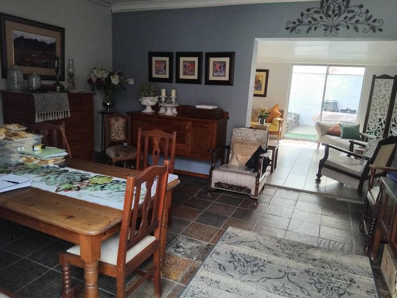 Family Home with Flatlet and Study - Photo 5