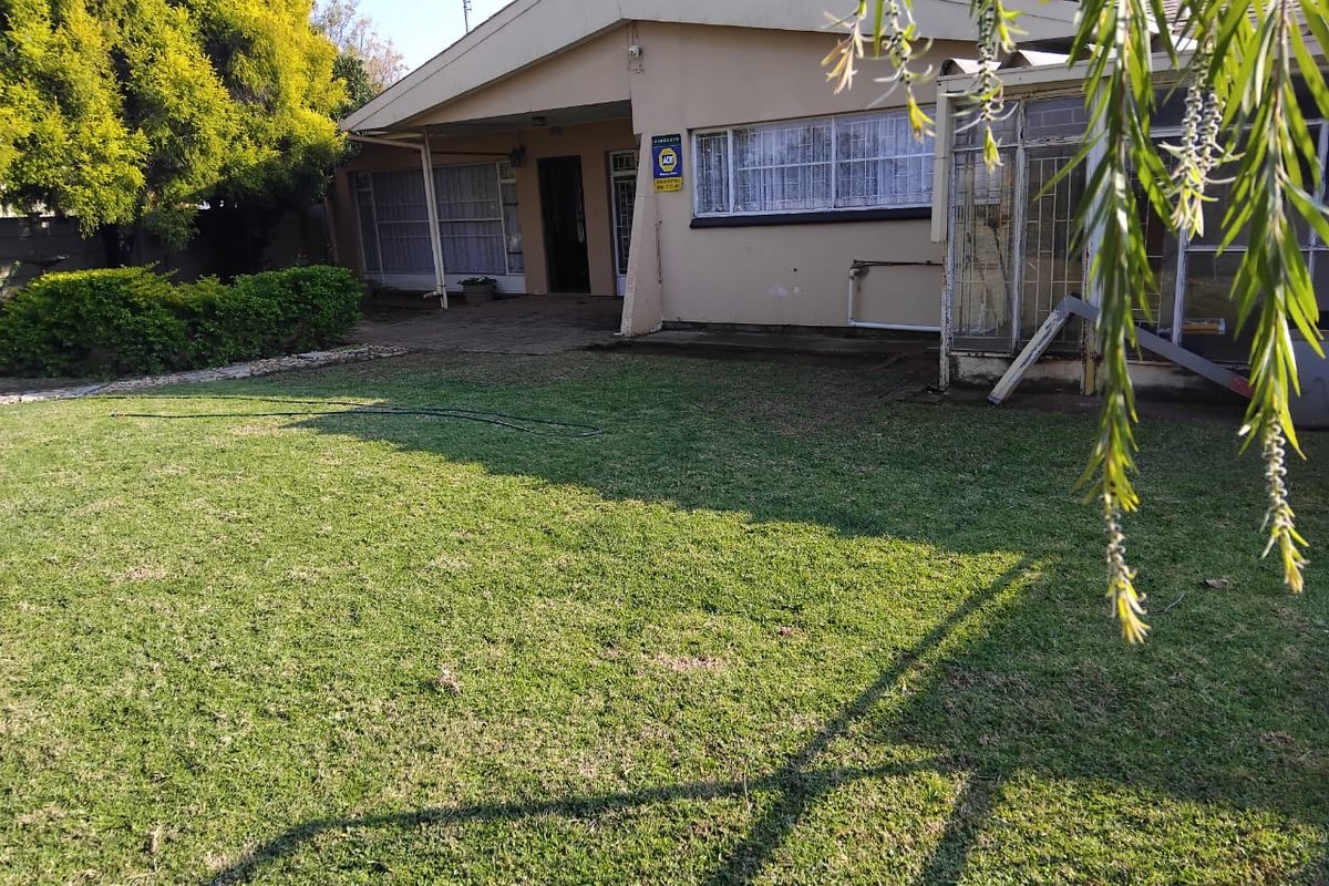 TWO x 3 Bedroom dwellings in Meiringspark - Photo 5