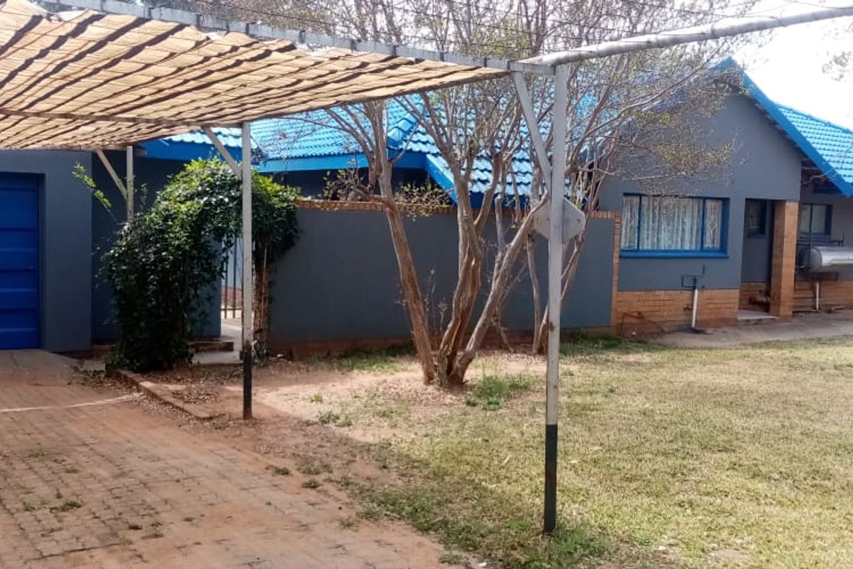 3 Bedroom Klerksdorp Home with Cottage Income Stream - Photo 2