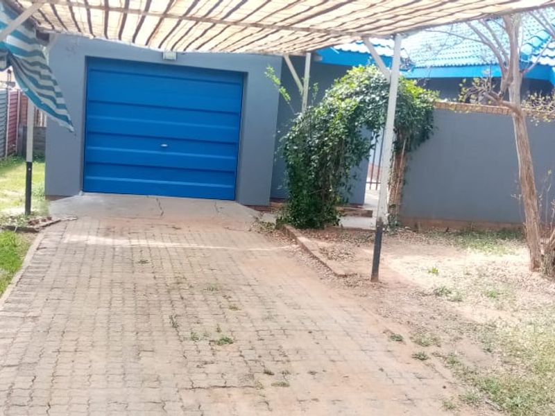 3 Bedroom Klerksdorp Home with Cottage Income Stream - Photo 4