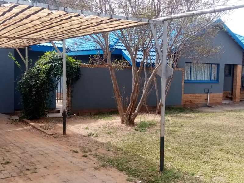 3 Bedroom Klerksdorp Home with Cottage Income Stream - Photo 2