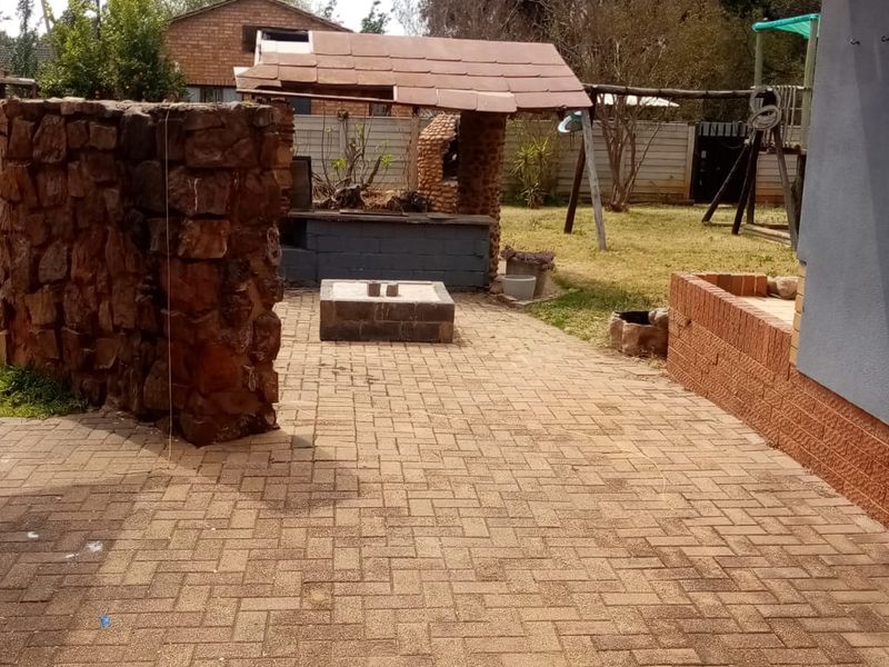 3 Bedroom Klerksdorp Home with Cottage Income Stream - Photo 8