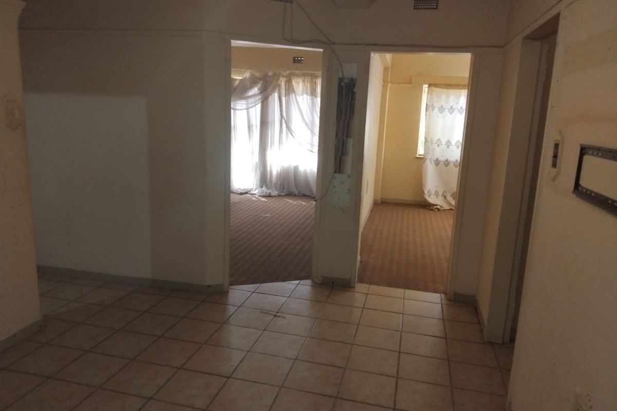 Charming flat in Wilkoppies  - Photo 5