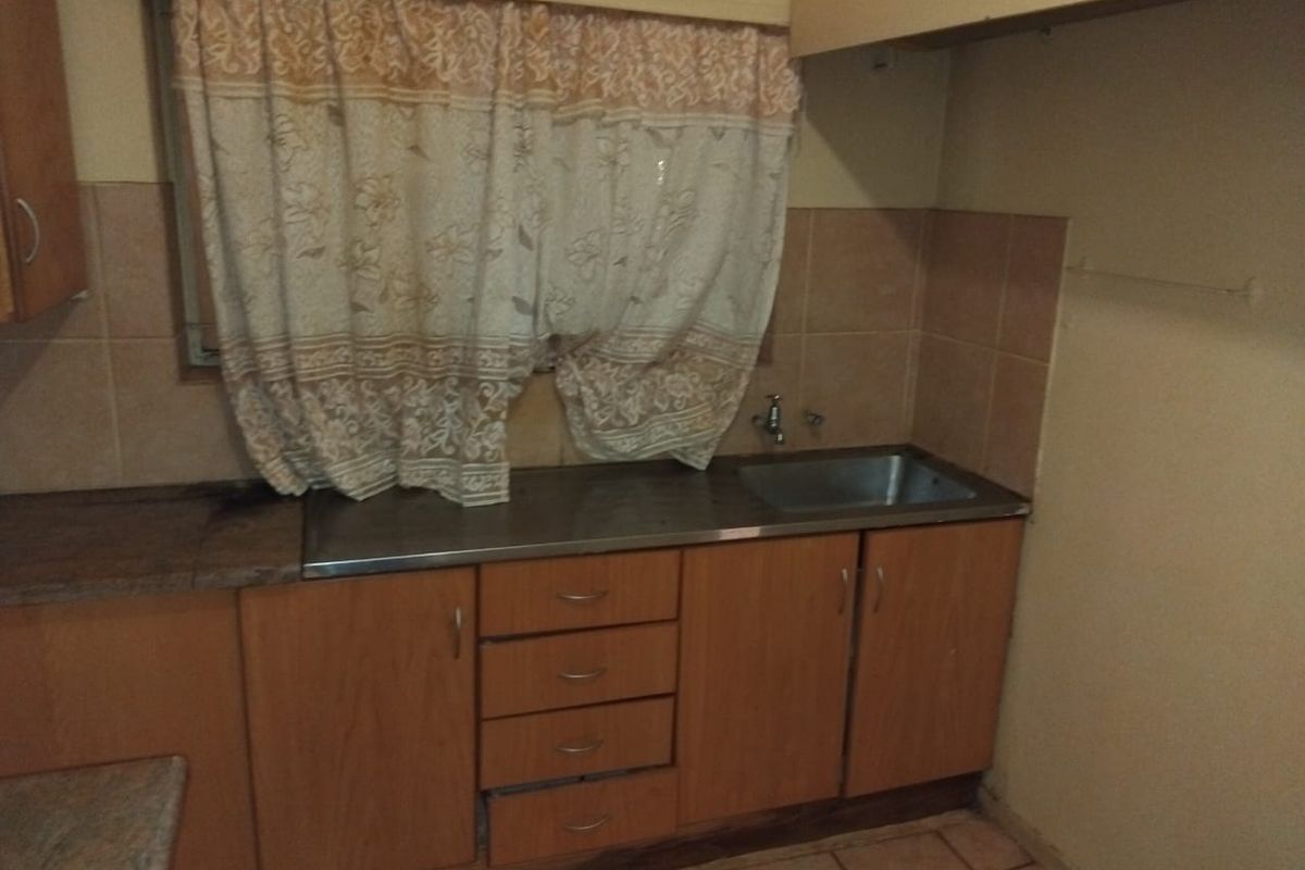 Charming flat in Wilkoppies  - Photo 4