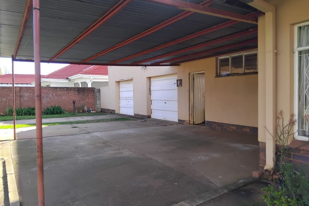 3 Bedroom House with Flatlet for Sale in Meiringspark - Photo 5