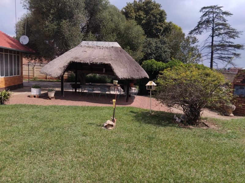 Beutiful Family home in Stilfontein Ext 3 - Photo 10