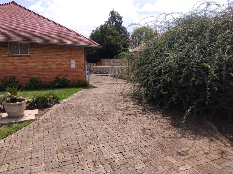 Beutiful Family home in Stilfontein Ext 3 - Photo 7