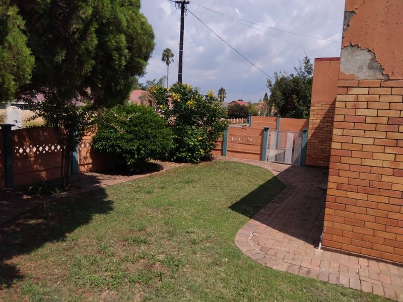 Beutiful Family home in Stilfontein Ext 3 - Photo 6
