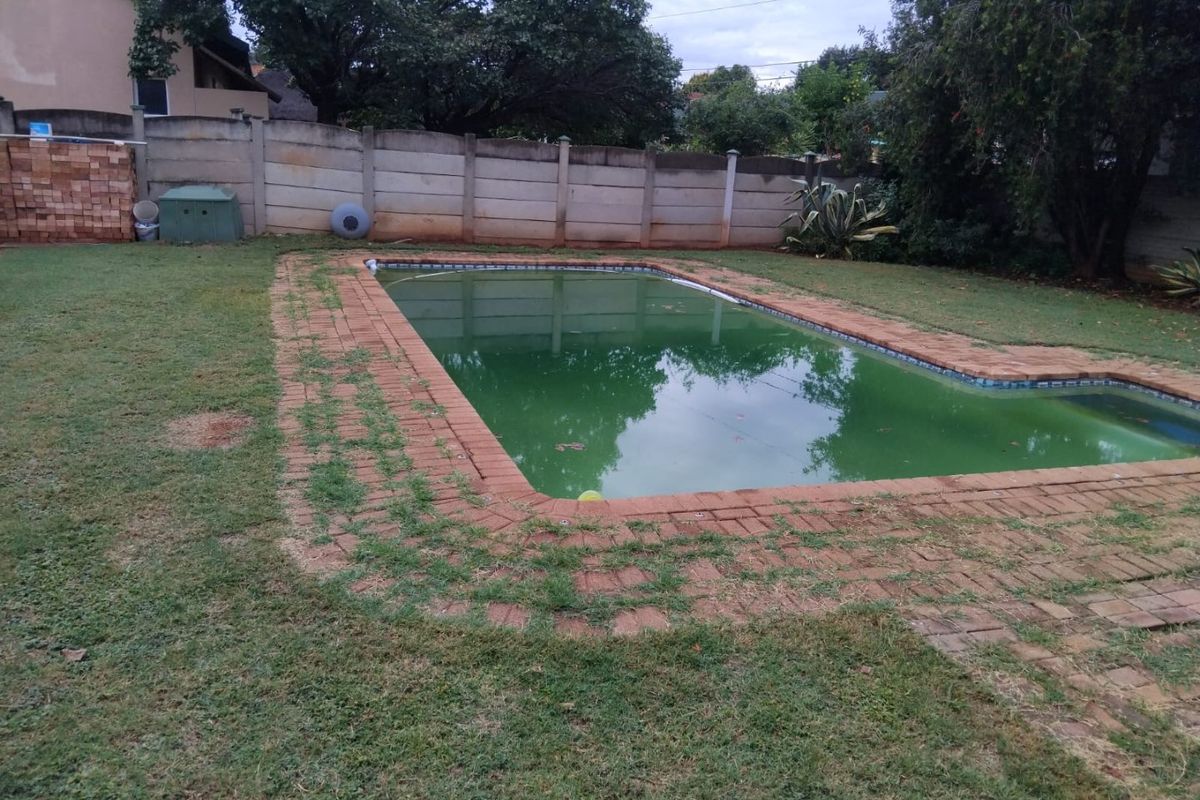 Family home with pool and vast garden - Photo 3