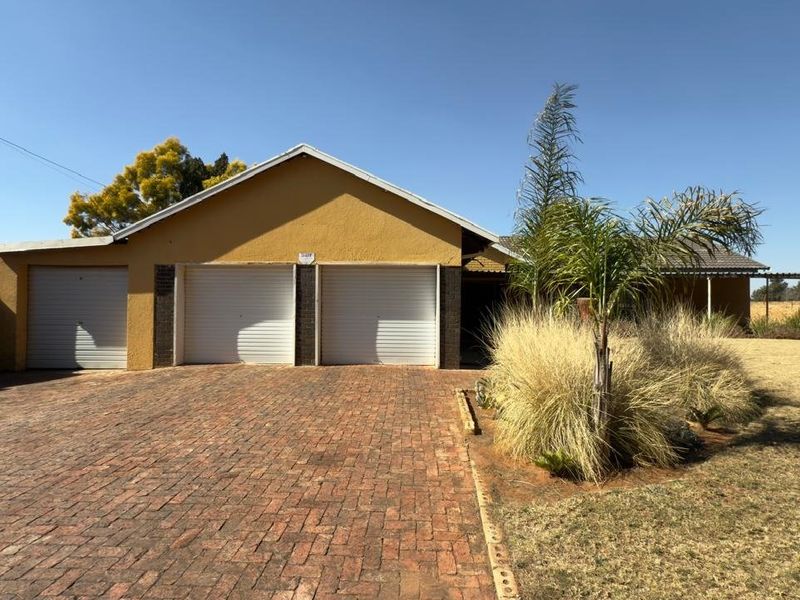 Spacious Stilfontein Home with Pool and Braai - Photo 3