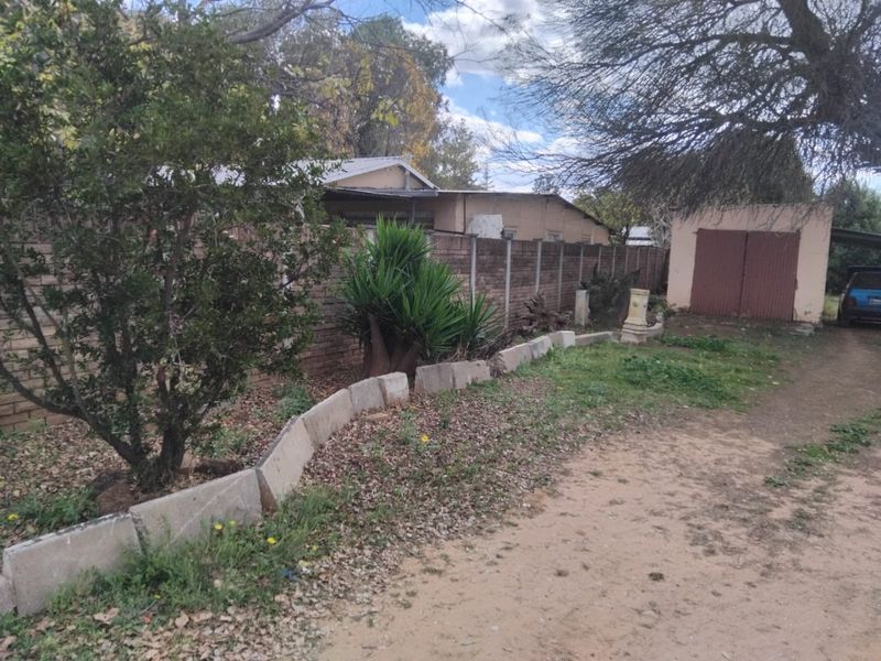 Prime Main Road Property with Endless Possibilities - Photo 10