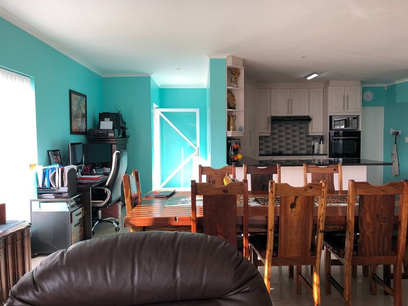 For Sale: 150 Meters from the ocean - The Ultimate Family Home in De Kelders with sea and mountain views.  - Photo 4