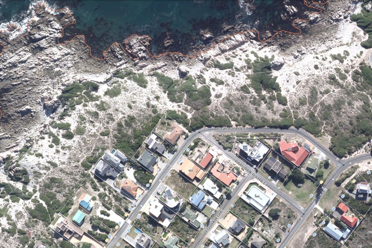 For Sale: 150 Meters from the ocean - The Ultimate Family Home in De Kelders with sea and mountain views.  - Photo 2