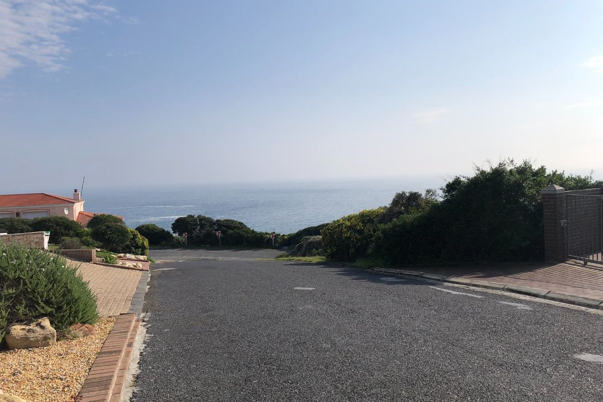 For Sale: 150 Meters from the ocean - The Ultimate Family Home in De Kelders with sea and mountain views.  - Photo 3
