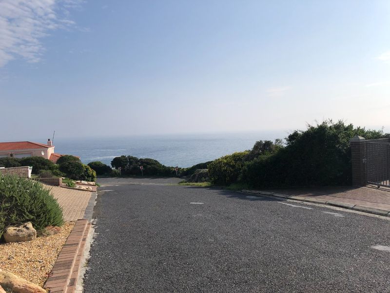 For Sale: 150 Meters from the ocean - The Ultimate Family Home in De Kelders with sea and mountain views.  - Photo 3