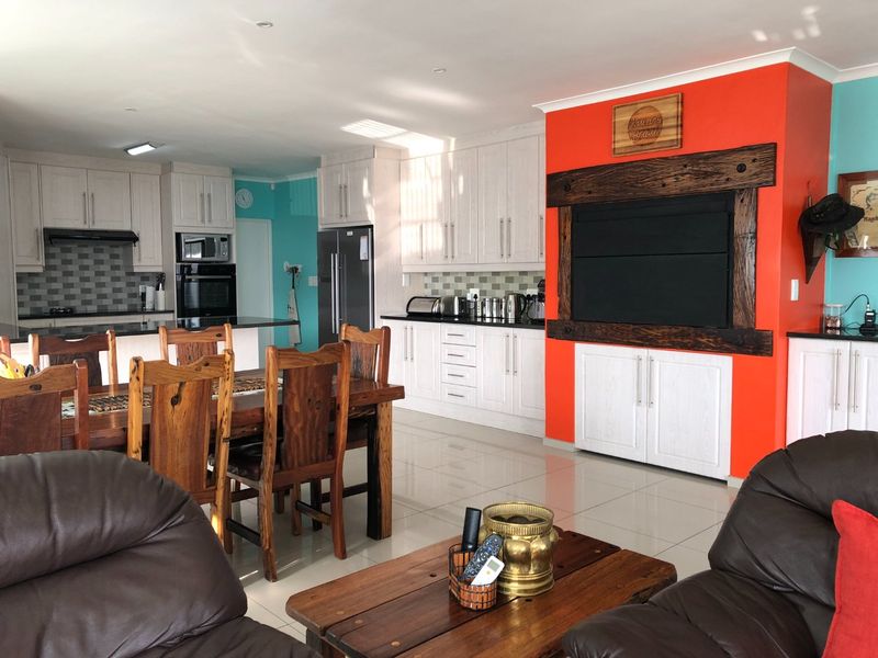 For Sale: 150 Meters from the ocean - The Ultimate Family Home in De Kelders with sea and mountain views.  - Photo 9