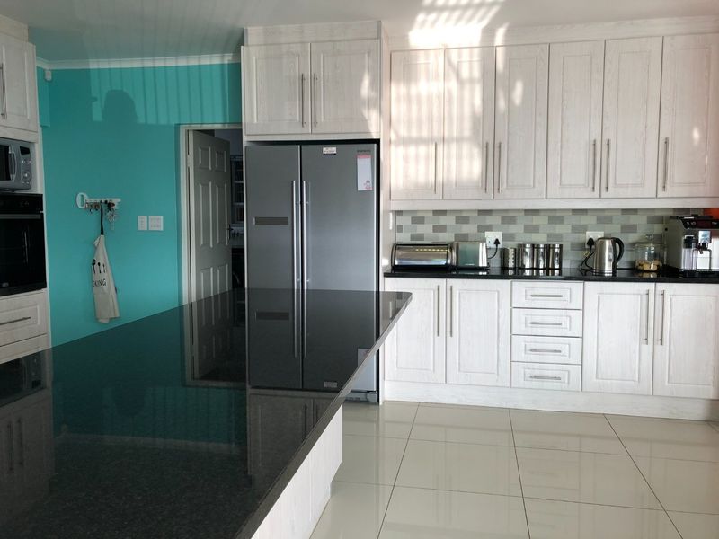 For Sale: 150 Meters from the ocean - The Ultimate Family Home in De Kelders with sea and mountain views.  - Photo 7
