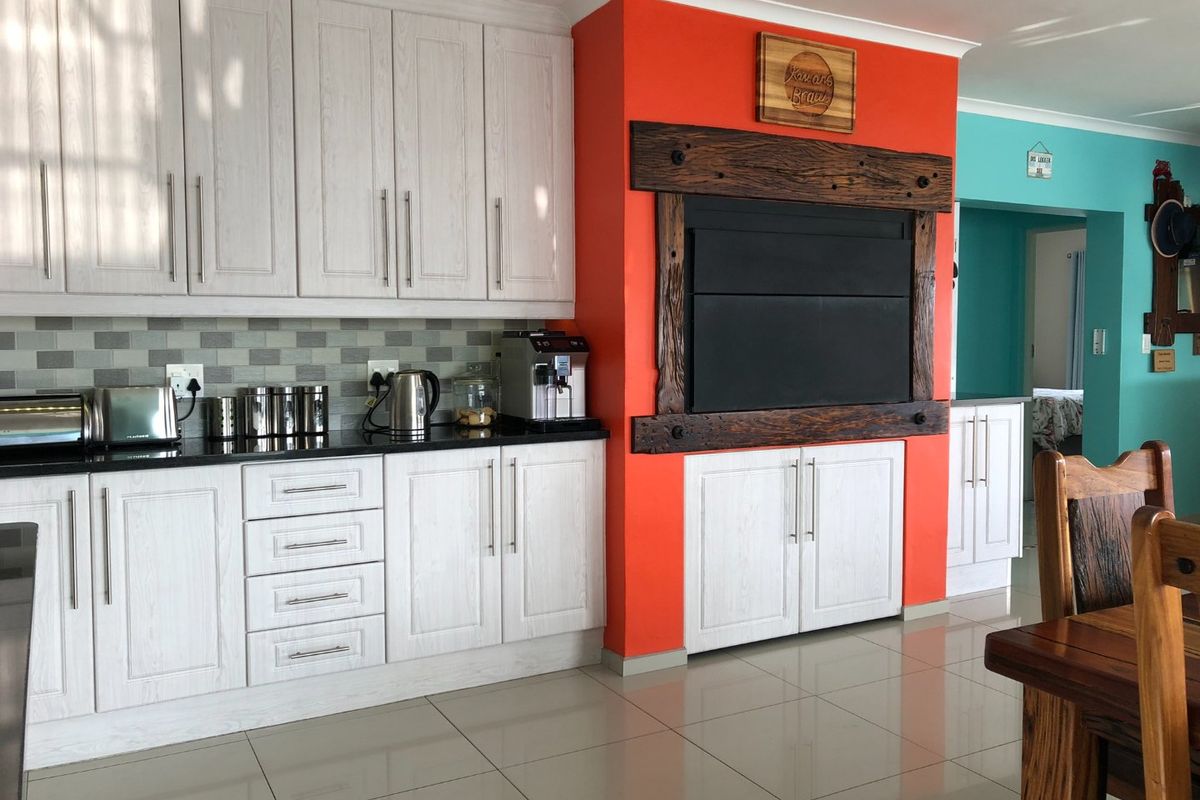 For Sale: 150 Meters from the ocean - The Ultimate Family Home in De Kelders with sea and mountain views.  - Photo 5